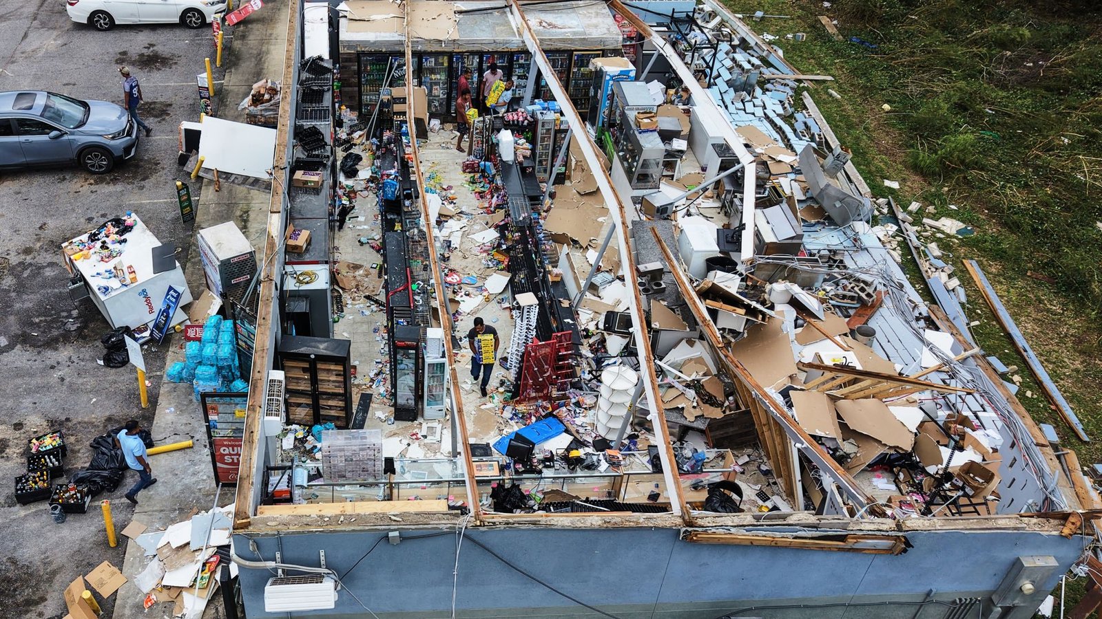 Four dead after Hurricane Isaias crashes into US – as Mexico braces itself for Category 4 storm